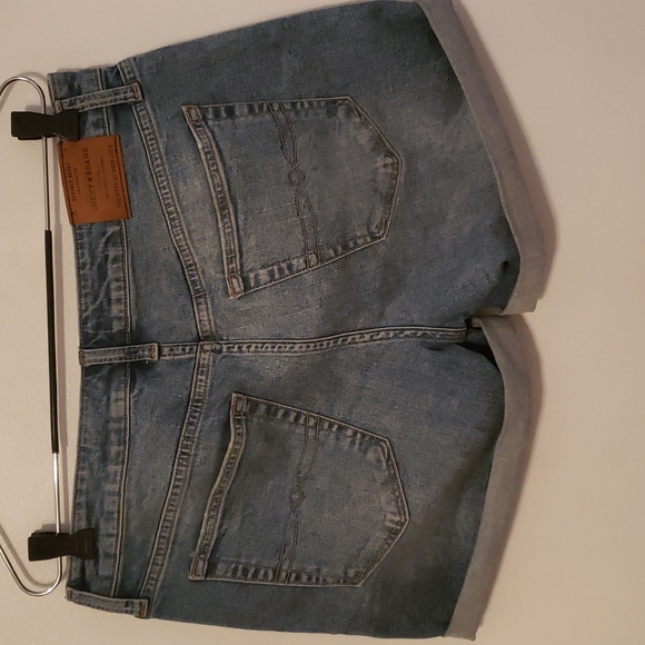 Lucky Brand denim, The roll up jean shorts size 6/28.  Excellent condition - Picture 2 of 9